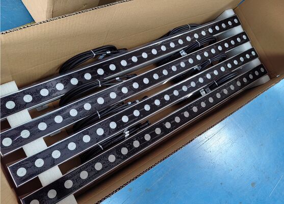 Luminárias de lavagem de parede externas com temperatura de cor de 2700K-6500K projetadas para renderização de cores consistente e operação em diversas condições climáticas