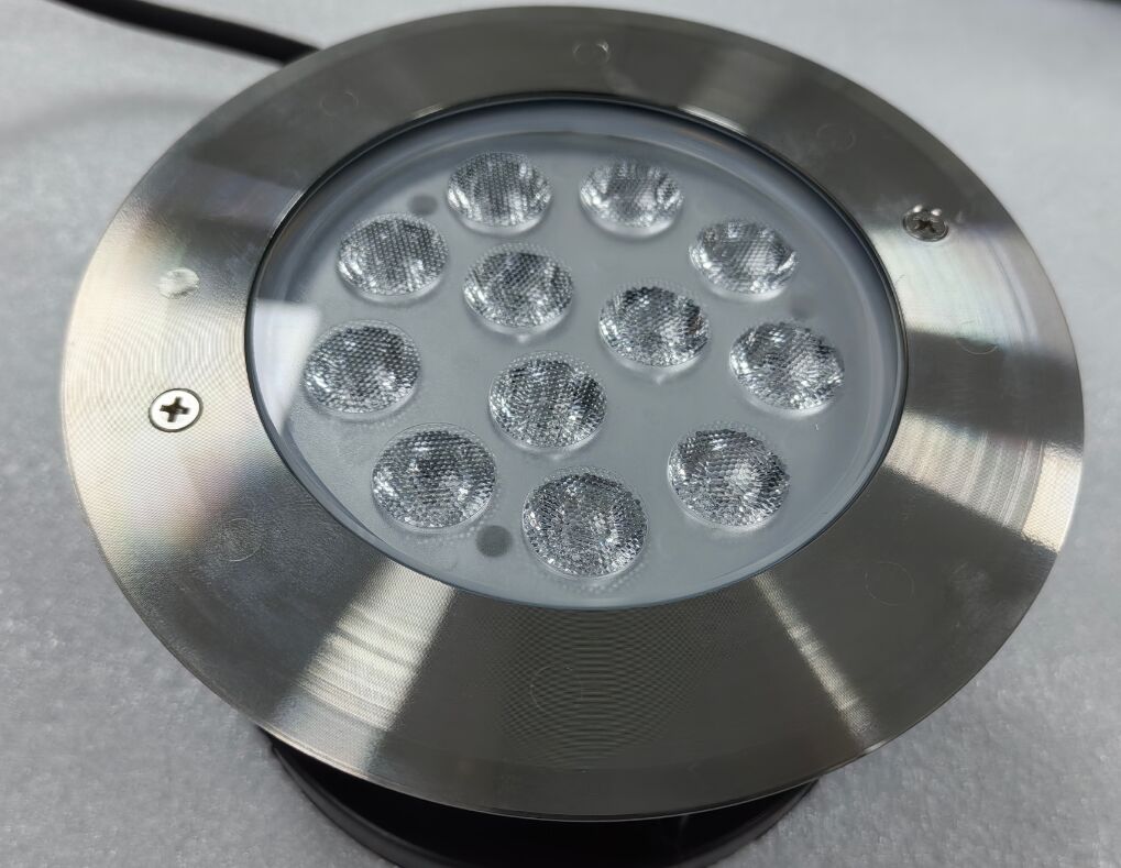Luzes LED para Piscina IP68 Iluminação Subaquática Faixa de Temperatura Adequada Menos 20 a 45 Celsius Peso 1 Quilograma