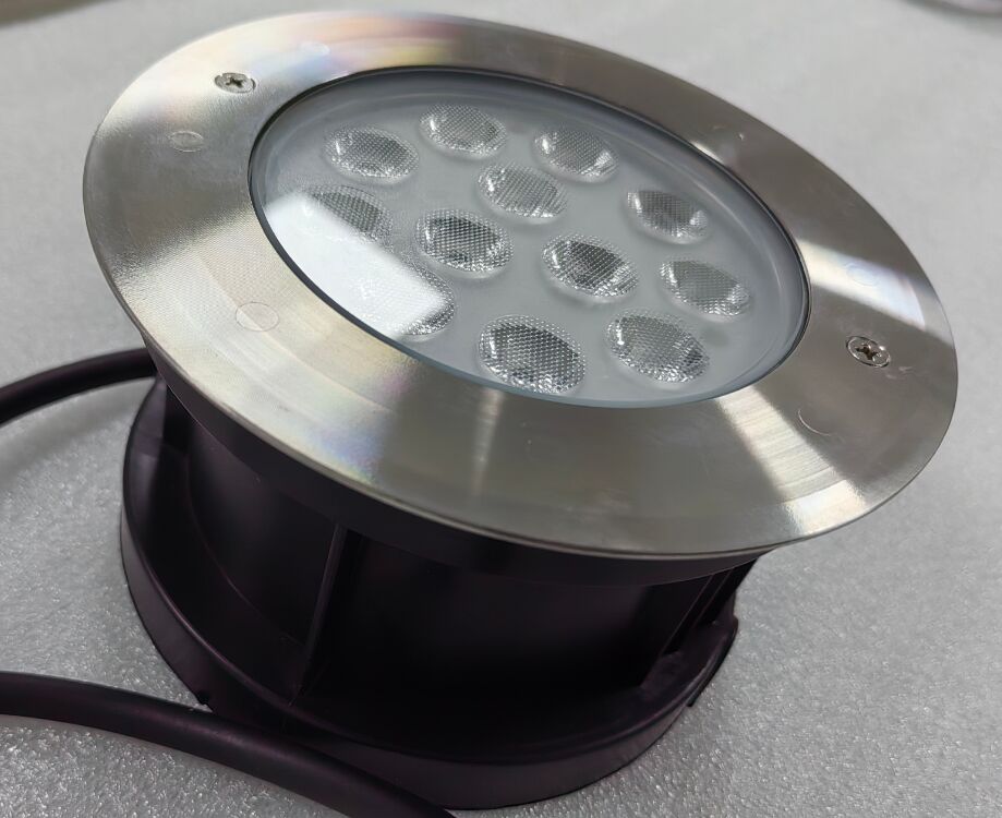 Iluminação de Piscina LED 100lmw Opções de Cor RGB Luzes à Prova d'Água Adequado para Ambientes de Piscina Internos e Externos